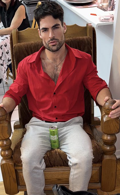 My family Wishes you merry Christmas ❤️🫶🎁🎄🎅🏽 https://t.co/EbO2awiVmY<a href="/tag/lafashionweek"class="tags"><span>#lafashionweek</span></a>