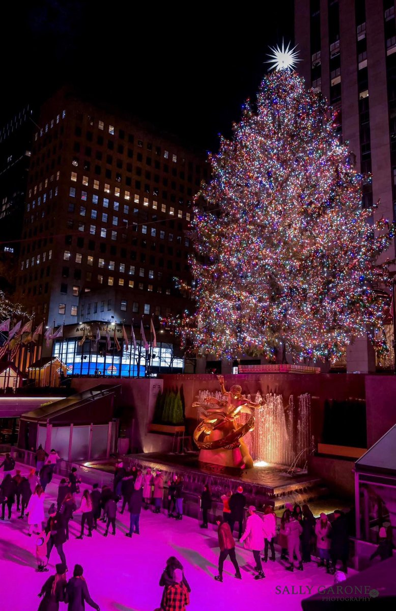 Merry Christmas! 🎄 #NewYorkCity #RockefellerCenter