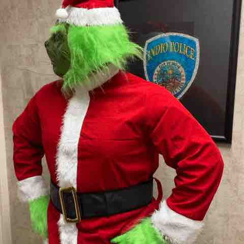 Indiopd's tweet photo. Don’t be a Grinch! Celebrate responsibly. Wishing everyone a wonderful and safe Christmas Eve. 🎄

❌Don’t drive under the influence
✅Call a ride service to get you home safely 

#ourcommunityourcommitment #IndioPolice #drivehighgetaDUI #dontdrinkanddrive https://t.co/KgiVUkRC8g