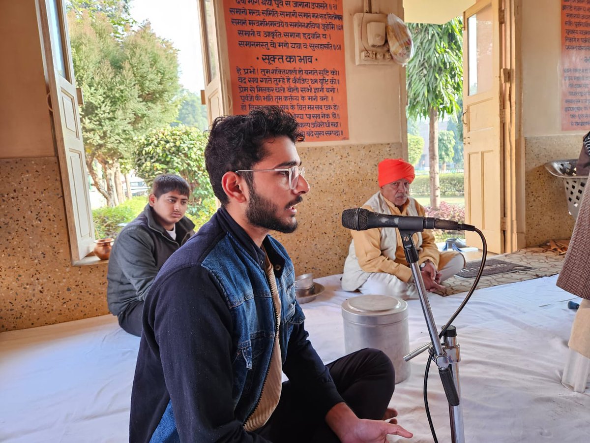 आर्य बनेंगे तो जुड़ेंगे और जीतेंगे!
जिद्द...आर्य बनने की और जुड़ने की!
जब आर्य बनेंगे, जुड़ेंगे, तभी जीतेंगे!
जहां जहां आर्य बनेंगे, जुड़ेंगे, वहां वहां जीतेंगे!
जितना आर्य बनेंगे, जुड़ेंगे उतना जीतेंगे!
जो आर्य बनेंगे वो जुड़ेंगे, वे ही जीतेंगे!
आर्य बनो अर्थात् जुड़ों और जीतो!