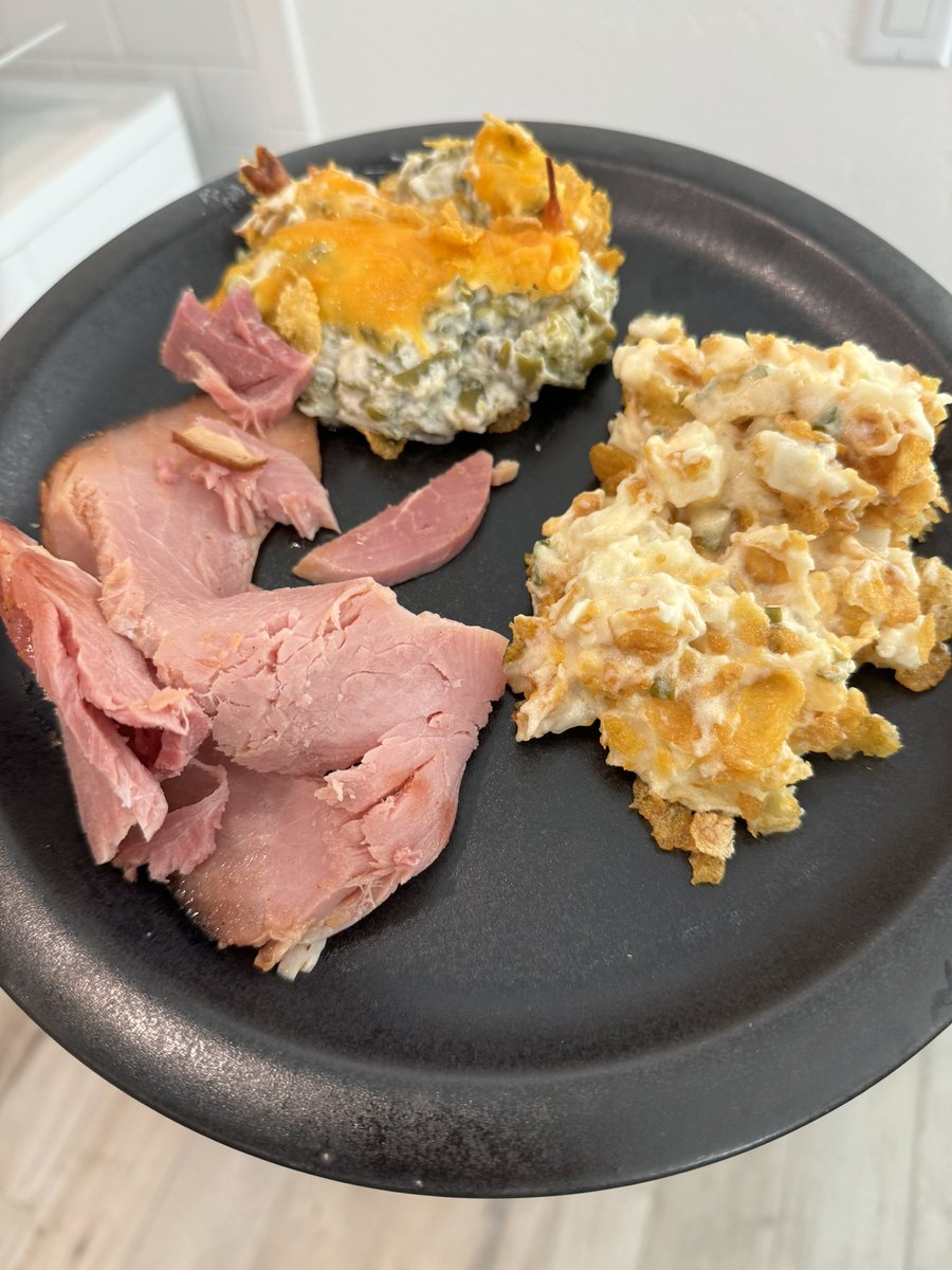 Peeklul's tweet photo. @ZZZ_EN I had some delicious classic recipes with my family, green beans and cheese was especially delicious #zzzero https://t.co/INwWYNFro7