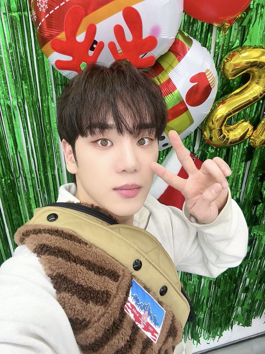 [#ACE_PHOTO] 📸 초이들을 위한 김비트 산타의 🎁 초이들🥰 에이스와 함께 메리크리스마스🎅🏻🎄 (김비트의 오노추 에이스-Christmas Love😉) vo.la/aNdhu #에이스 #ACE