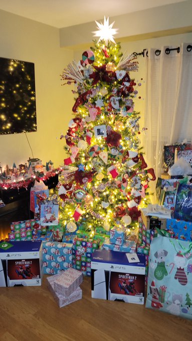 Merry Christmas 🎅 https://t.co/JVz1Oebyve