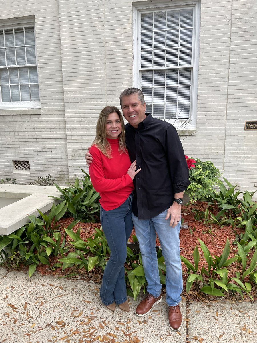 CoachMikeHelfer's tweet photo. Christmas family time … the best! https://t.co/R9E9gM5tp3