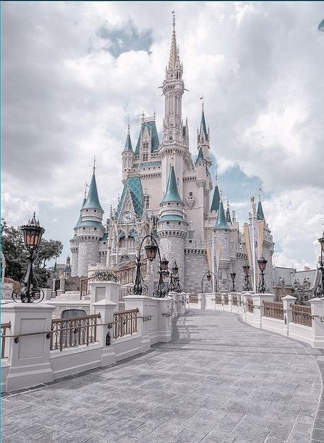 ArchiTechlove's tweet photo. Magic Kingdom, Walt Disney World https://t.co/KruEpeuB2H