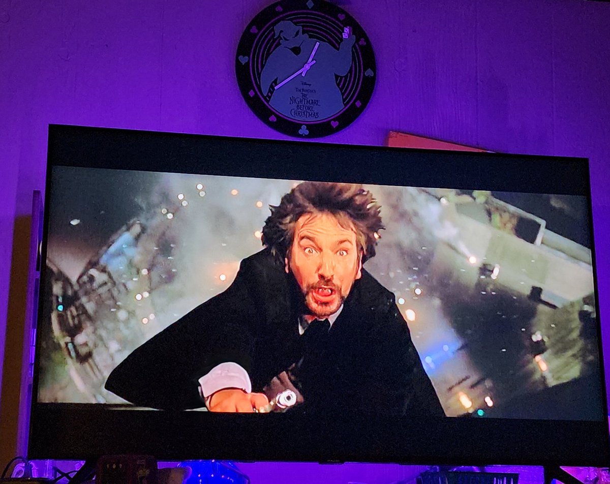 MandaJane1044's tweet photo. And now it's officially Christmas 😁 #DieHardIsAChristmasMovie #NakatomiTower https://t.co/UzH3rGlX0x