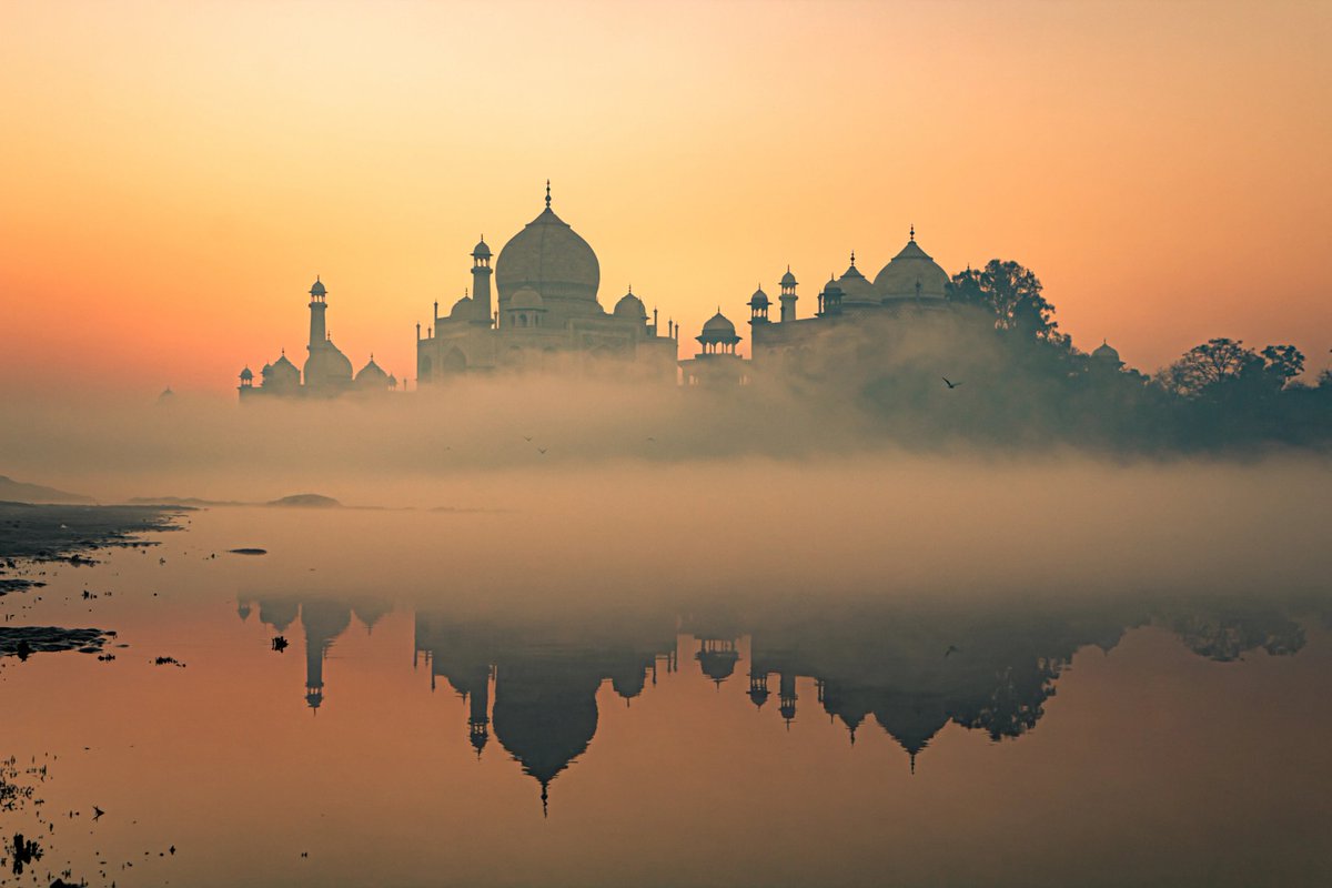 Taj of dreams-An image of patience &amp; struggle. But once you witness this beauty with naked eye. Its a lifetime moment. Got this shot on my 3rd visit. Waiting for it to find a beautiful Home.
Comes wid surprise bidder's edition 

Reserve - 4.5 $Sol
#blamekato #CollectingTogether