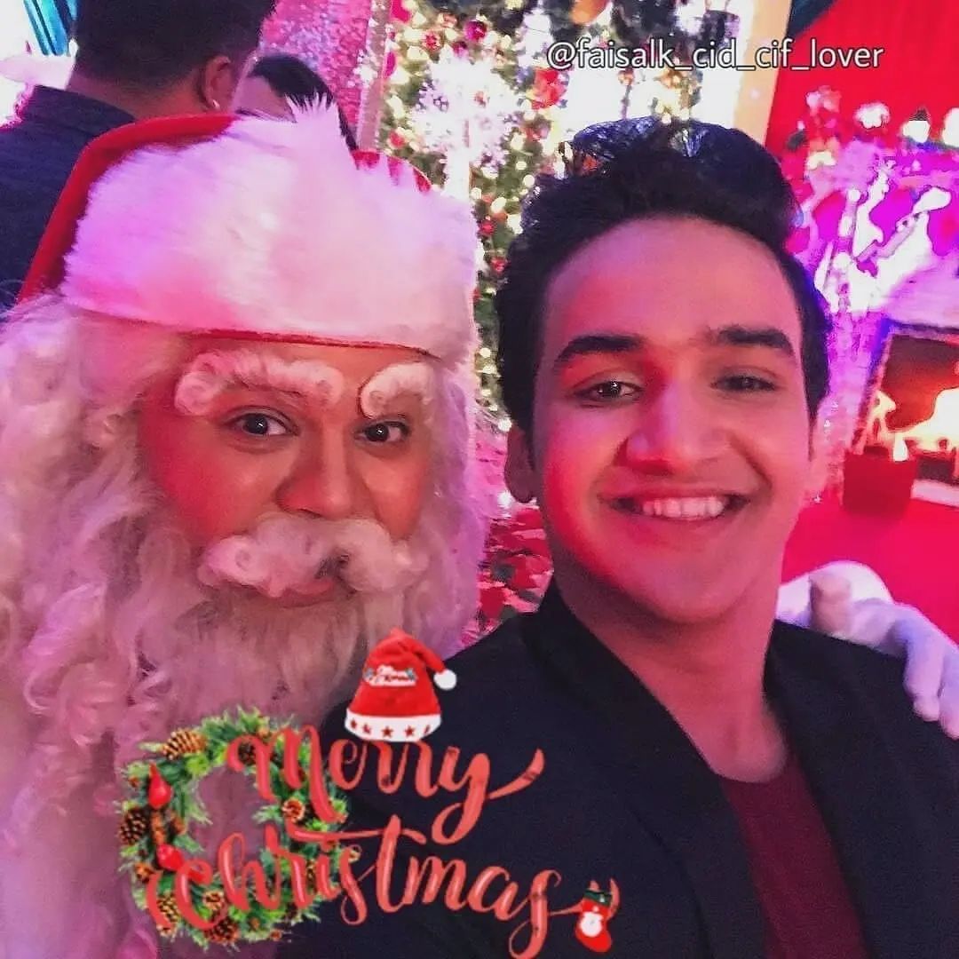 anamikasingh109's tweet image. Christmas comes with heavenly gifts and magic. May these gifts gladden your heart as you experience the wonder of love. Laugh wholeheartedly and keep cheer alive in you, Merry Christmas Everyone 🎅🎅🎄🎄
@faisalkofficial 
#fkarmy #faisalk_cid_lover #MerryChristmas