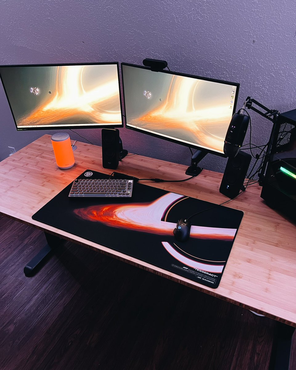 🎄 CHRISTMAS GIVEAWAY 🎄

Tomorrow at 5PM CST we’ll select 2 winners to win either an Aurora or Singularity Tesseract mousepad.

To Enter:

✅ LIKE + RETWEET
✅ REPLY WITH WHAT PAD YOU WANT
✅ FOLLOW <a href="/4dgamingco/">4D Gaming</a> 

Good Luck everyone!