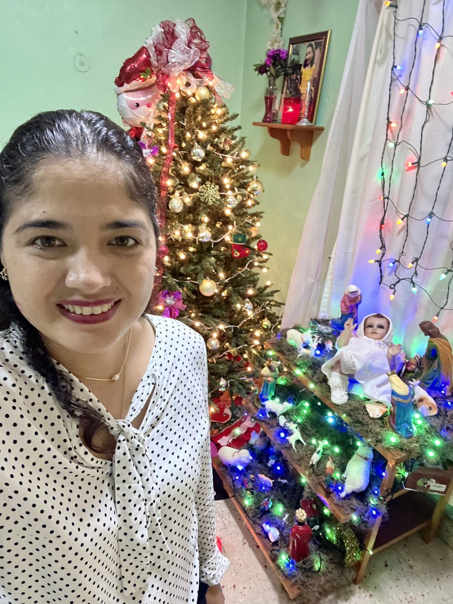PaliMQ's tweet photo. ¡Feliz navidad!, que la salud y amor no falten en sus hogares 🎄🎁🎅🏻❤️ https://t.co/mzQG17HU1P