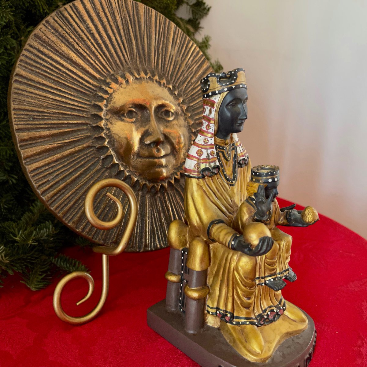 Selena_Fox's tweet photo. #MerryChristmas! Merry #Solstice time &amp; #Yuletide! #FelizNavidad! #JoyeuxNoel! #GodJul! Good #Yule and/or #HappyHolidays! to all celebrating around the world!  May the #SacredSun #DivineMother #ChildofLight Bring Blessings of Renewal, Peace, Prosperity, Love, Wellbeing! So Be It! https://t.co/1UGgGi5EFc