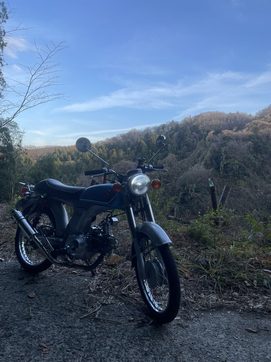 Benlyunivercity's tweet photo. 1人で林道へ駆けました🏍️
あまりの酷道具合だったので、オフ車が欲しくなりました(´∀`*)
#バイク好きな人と繋がりたい
#林道ツーリング
#CD50S
#ベンリィ50s
#原付 https://t.co/Cp3IcJAcaK
