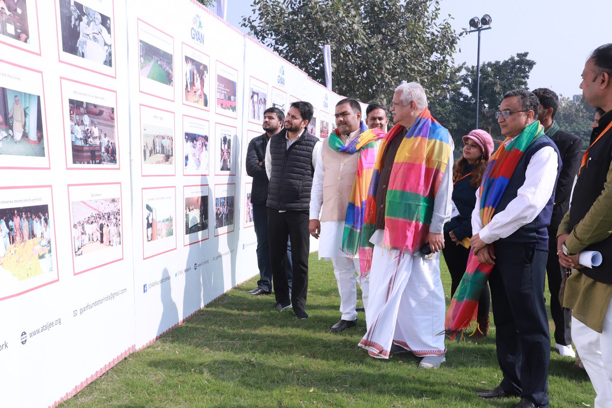 GYAN_Network's tweet photo. Atal Bihari Vajpayee's principles of good governance resonate in every developmental stride of the Modi government. 🚀 On his birth anniversary, let's celebrate the progress and pledge to continue the journey towards a prosperous India. 🌏🤝 #GoodGovernance #Atalji
 #सदैव_अटल https://t.co/5kdF2C8iVy