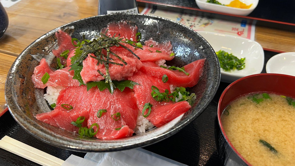 sayo34mc's tweet photo. 奄美大島、いいところです…！

去年の今頃に行ってもあったかかったし、海は透き通ってきれいで、夜は静かで星がこわいくらい見えた。めちゃくちゃエネルギーもらえる島！という感じです✨

友人がゲストハウスやってるので、もし当選された方がいればぜひ🦔
https://t.co/VpPSFqp7DT https://t.co/aytFSpUrb6