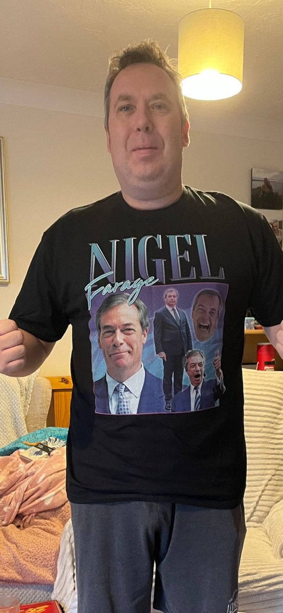 Merry Christmas Nigel 😄@Nigel_Farage
