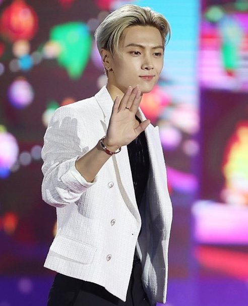 201KMJS's tweet image. 231225 #JAY and #WINTER at SBS Gayo Daejeon 2023 Red Carpet