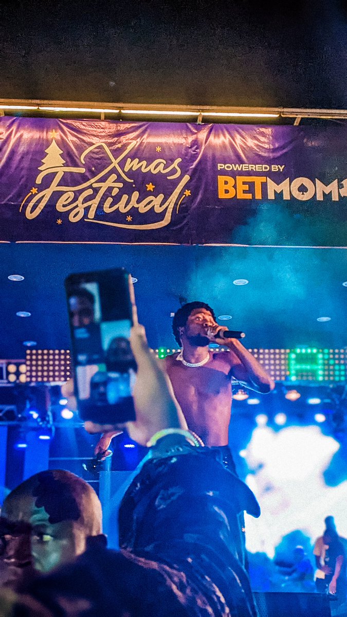 Over_flow Syl&Kemi ๐จ๐ฒ (@over_flow_wrld) on Twitter photo J'ai vu omah lay. Je peux mourir en paix
Merci au <a href="/Dylan_Akame/">Militant REFEREE ๐</a> ๐๐๐ xmasfest J'ai vu omah lay. Je peux mourir en paix
Merci au <a href="/Dylan_Akame/">Militant REFEREE ๐</a> ๐๐๐ xmasfest