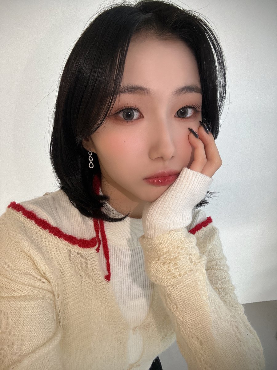official_kep1er's tweet photo. Kep1ian!
Merry Christmas 💜

#휴닝바히에 #HUENING_BAHIYYIH
#서영은 #YOUNGEUN 
#강예서 #YESEO 
#Kep1er #케플러 https://t.co/R1jehUrFNT
