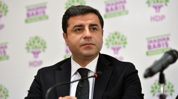 360Gazete's tweet photo. Selahattin Demirtaş:

“Hayatını kaybeden 12 asker kardeşimdir. Kürt gençleri de kardeşimdir. Keşke barışı sağlasaydık.” https://t.co/pops0DaSde