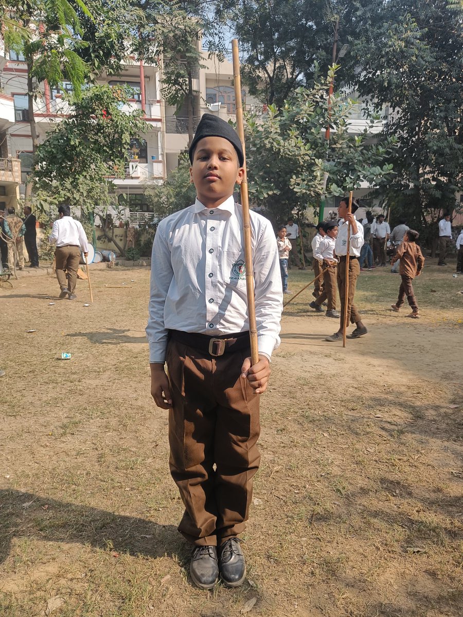 BharatBhushanIN's tweet photo. मन समर्पित तन समर्पित और यह जीवन समर्पित चाहता हूँ देश की धरती तुझे अभी कुछ और भी दूँ।
आज सुपुत्र #पूर्वेश का पूर्ण गणवेश में @RSSorg संघ प्रवेश हुआ। प्रथम दिन ही संघ  के पथ संचलन में हिस्सा लिया।
आज 25 दिसंबर है, बहुत ही ऐतिहासिक दिन!
@PoorveshBhushan @roykshama @SamridhiBhushan https://t.co/hzP0DbFuX6