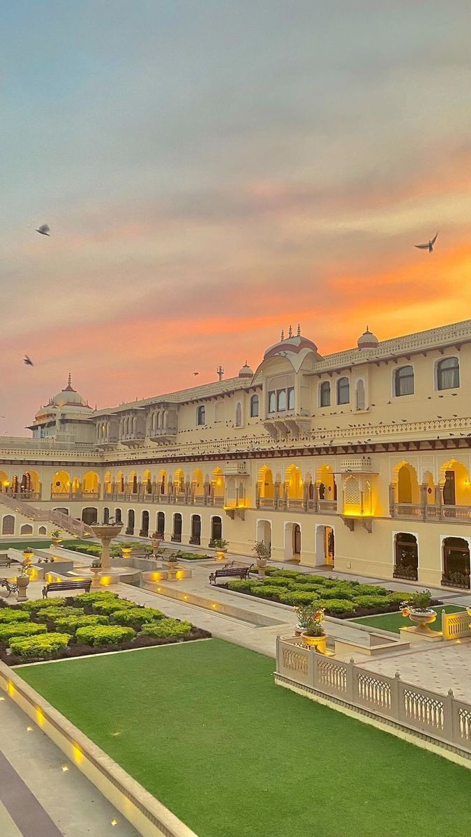 ArchiTechlove's tweet photo. Rambagh Palace - Jaipur, India 🇮🇳 https://t.co/inJc0QIXdD