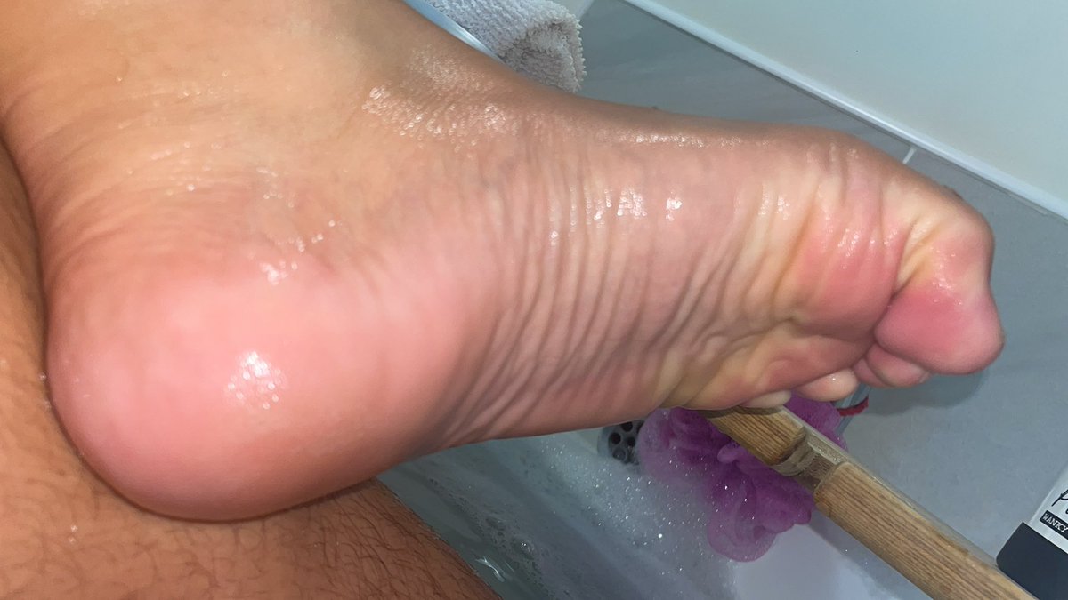 AlphaCoupleOwnU's tweet photo. Everyone on your knees and serve alphas feet. Lick every single wrinkle.

@rt4dom https://t.co/aPBB7ZRFN1