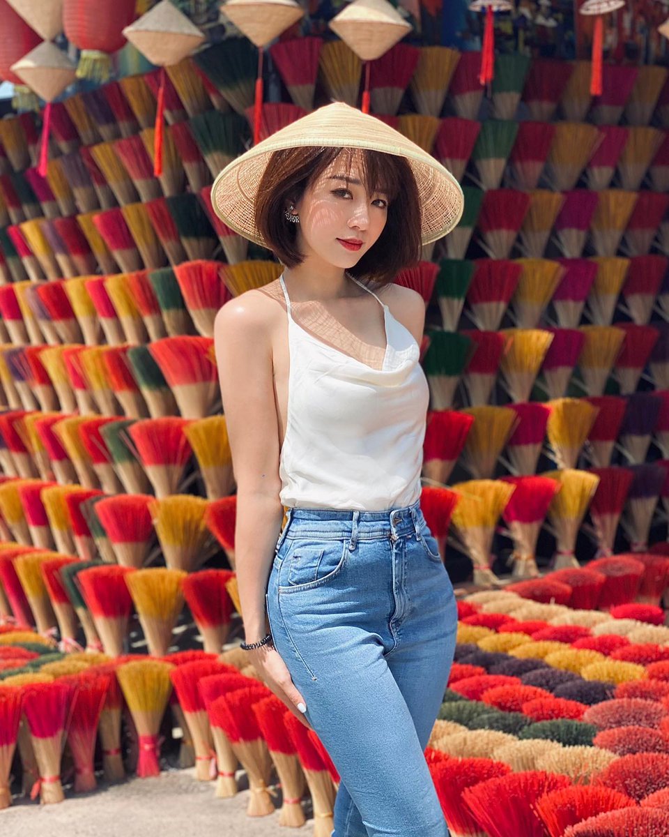 Xin chào! Tôi là một người phụ nữ yêu thích nấu ăn và muốn tìm một người bạn đời có cùng đam mê và cùng nhau thưởng thức ẩm thực.