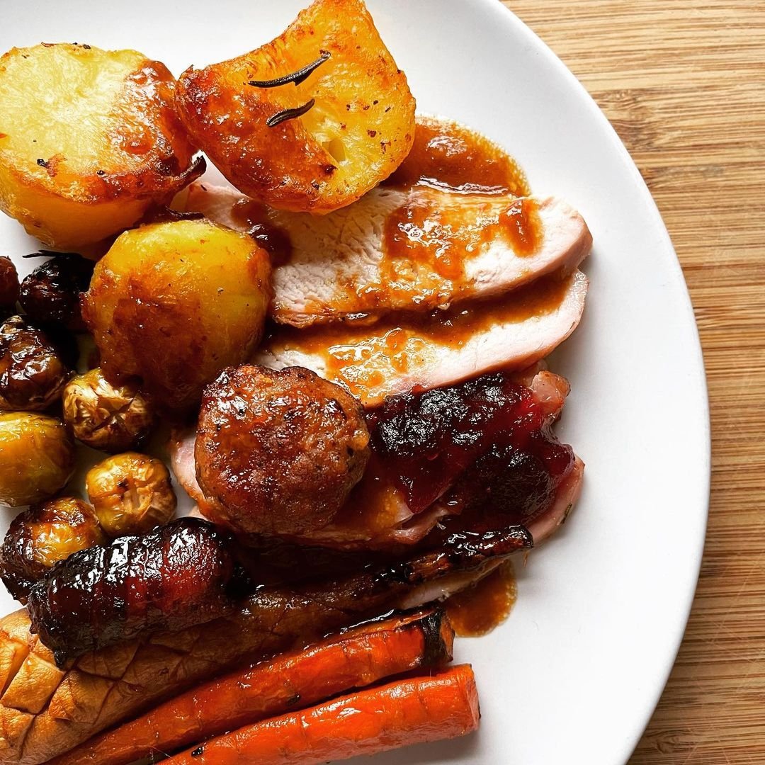 Got your honey roasted carrots & parsnips ready? Swipe to see some amazing creations- & feel free to rate our plates! 😍 Get the recipe: bit.ly/3RIIbqp #HilltopHoney #HilltopChristmas #Christmasdinner