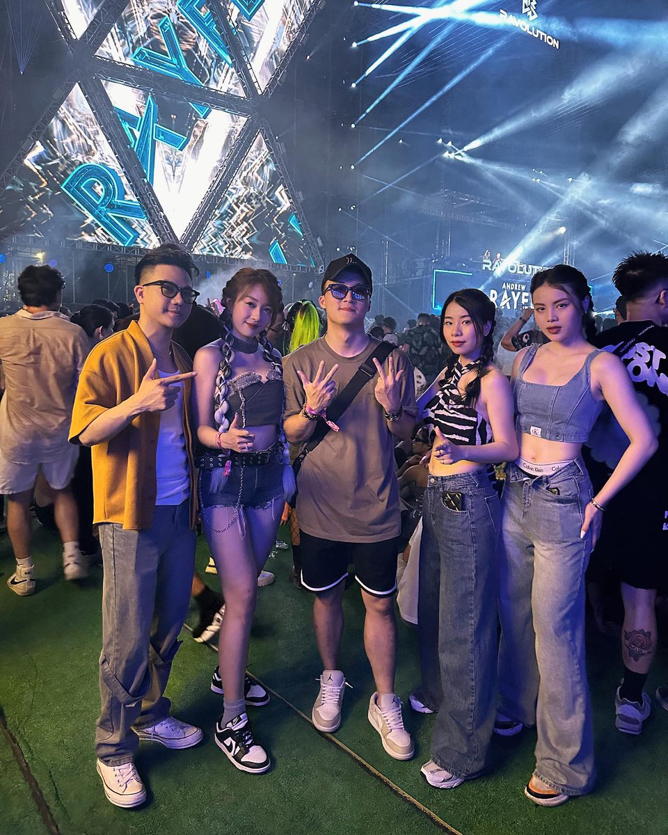 Chào anh! Tôi là một người phụ nữ yêu thích công nghệ và muốn tìm một người bạn đời có cùng sở thích và có thể cùng nhau khám phá công nghệ mới.