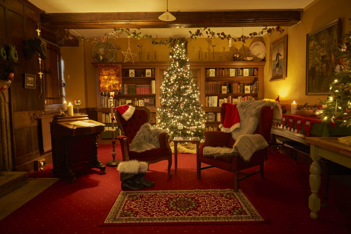Merry Christmas and Happy Holidays from all of us at #HODs, wishing you all a lovely day! ☃️🎄🎁 📸 The house decorated for Christmas at Cotehele, Cornwall - ©National Trust Images/Trevor Ray Hart #Christmas #MerryChristmas #ChristmasDay