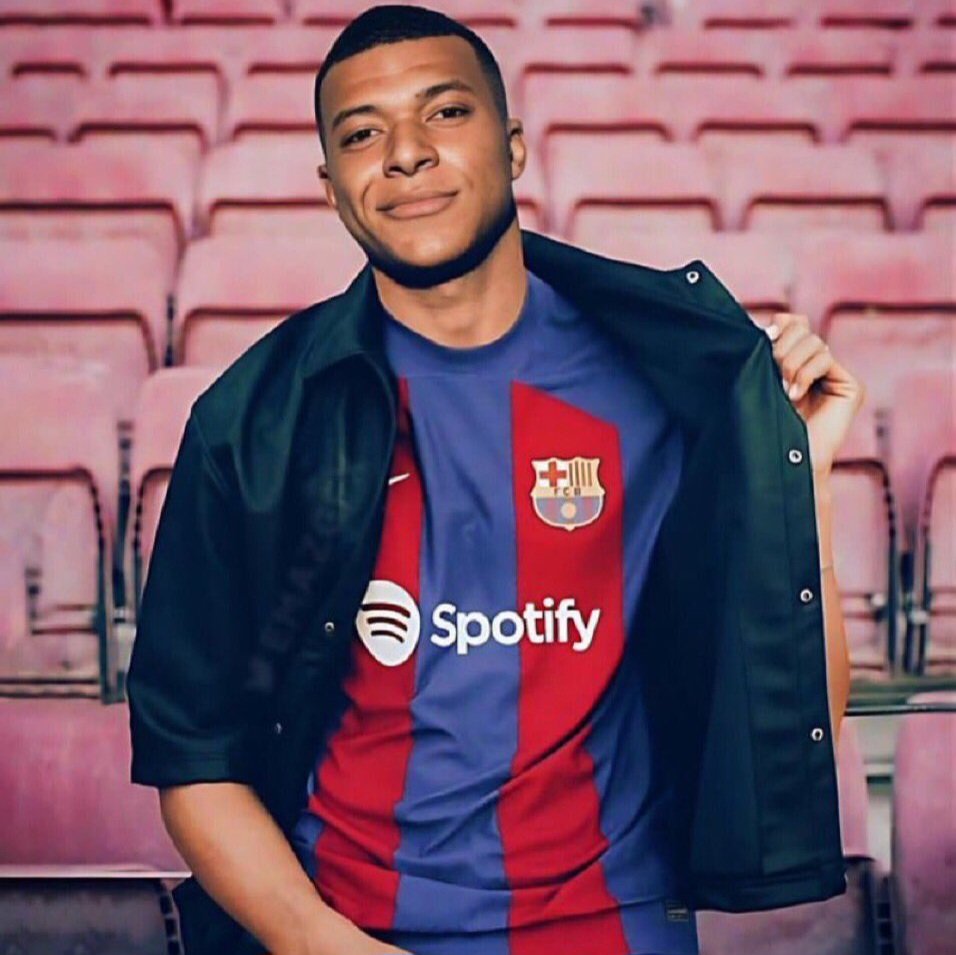 Transfery_'s tweet photo. 🚨 🔵🔴 "Mundo Deportivo", które niedawno wymieniło Grzegorza Krychowiaka jako potencjalną opcję do środka pola Barcy, tym razem podało, że Kylian Mbappe jest kandydatem do wzmocnienia FC Barcelony latem na zasadzie darmowego transferu!

😆 https://t.co/GEPNHrtGGf