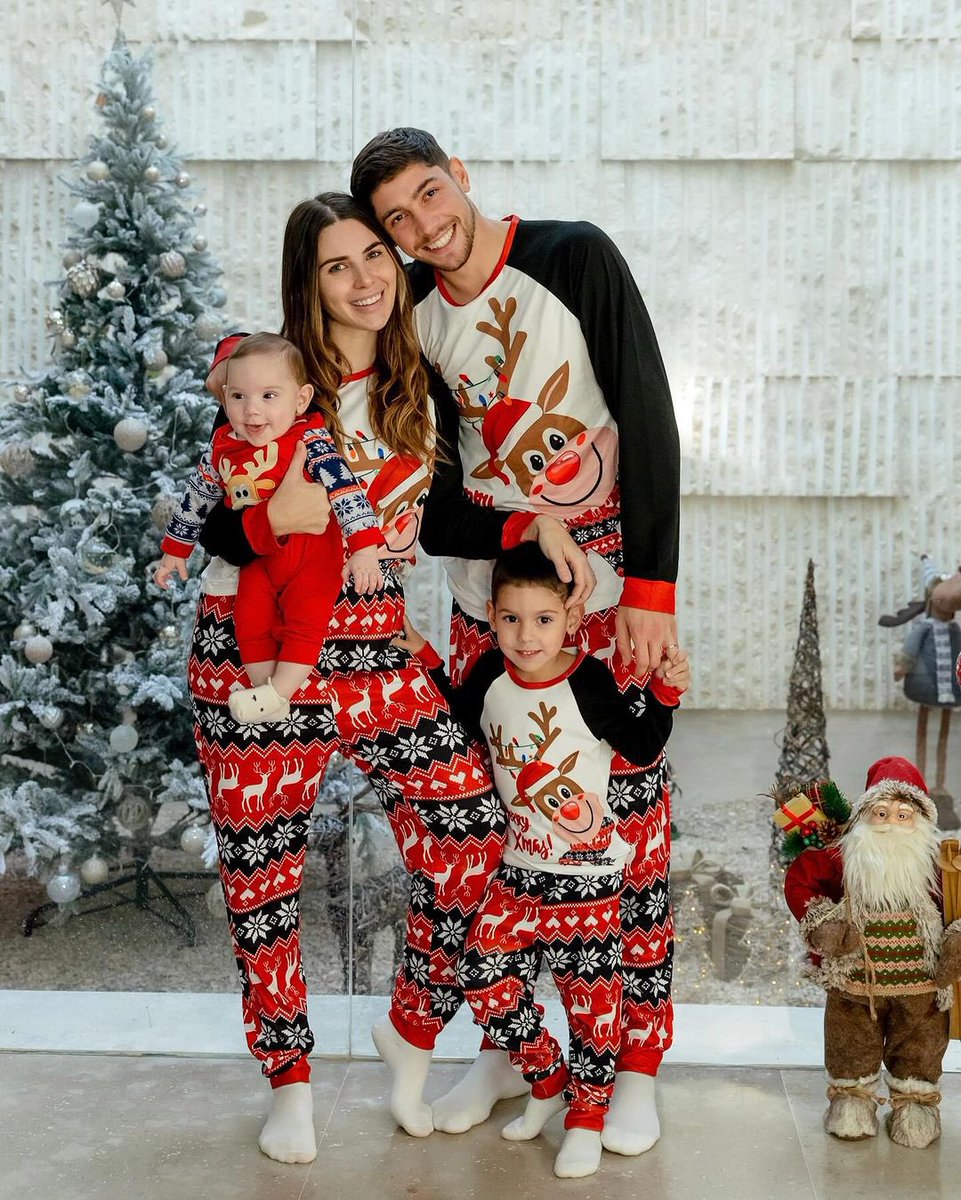 Madridismoreal's tweet photo. Fede Valverde, Mina, Beni y Bautista 🎄 https://t.co/IKxpI9I0NJ