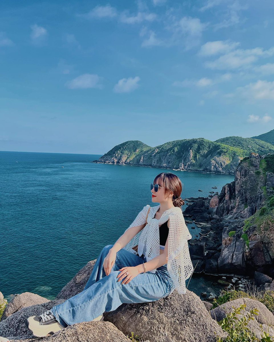 Em là một người phụ nữ yêu đời, luôn muốn tận hưởng những điều tốt đẹp nhất. Anh có muốn cùng em tạo ra những kỷ niệm đáng nhớ không?