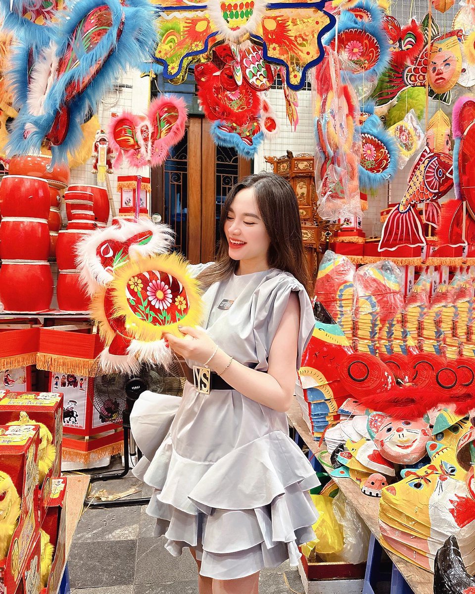 Em là một người phụ nữ yêu đời, luôn muốn tận hưởng những điều tốt đẹp nhất. Anh có muốn cùng em tạo ra những kỷ niệm đáng nhớ không?