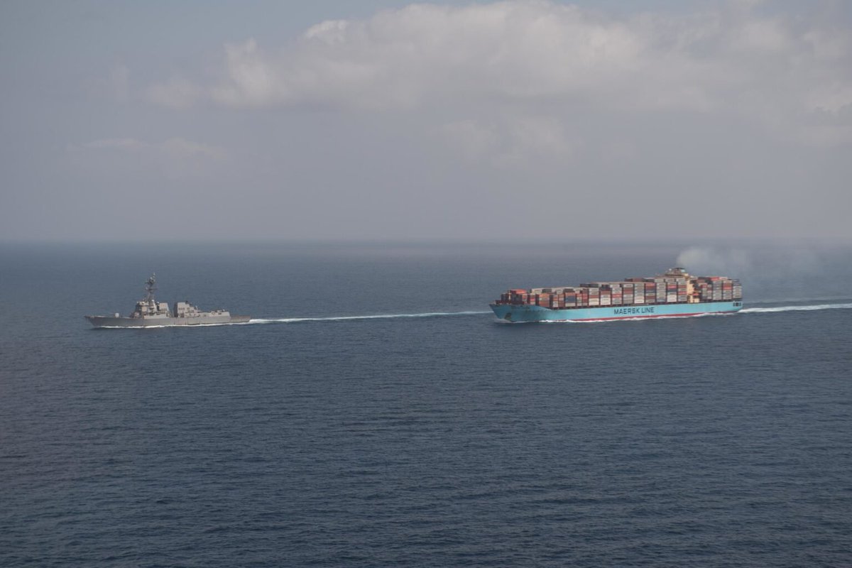 ⚡️BREAKING 

The US began escorting ships in the Red Sea as Operation Prosperity Guardian to strike the Houthis failed 

Satellite images show the US Navy escorting MAERSK container ships in the Red Sea

This is of course not sustainable and only high value ships will be
