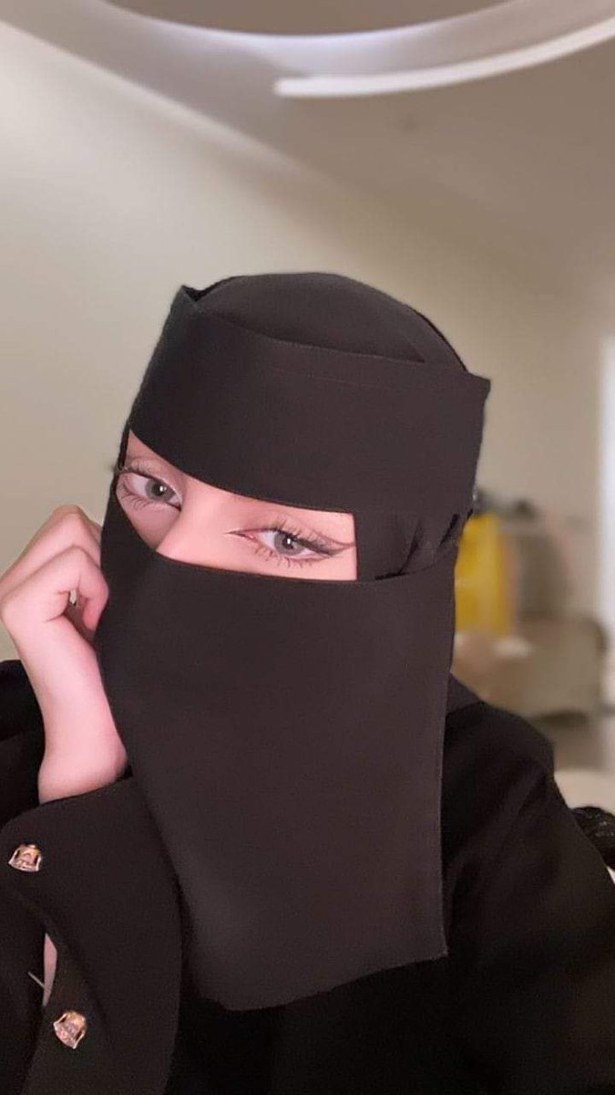 4eo__x's tweet photo. يقول:
تلبس النقاب عشآن يسترهآ
مآتدري آن عيونهآ فتنه لخلق الله🤍 https://t.co/mkj6FpAwfT