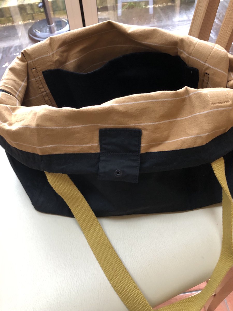 My sister has taken up sewing (again) and look what she made me!  A knitting bag with internal and external pockets handles and a drawstring #sewing