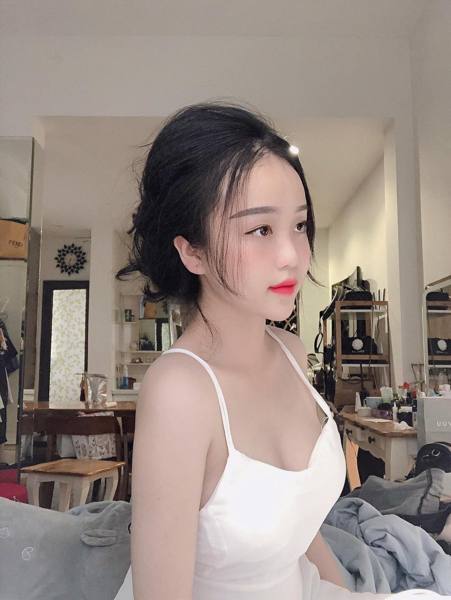 Tôi là một người phụ nữ yêu âm nhạc và nghệ thuật. Anh có muốn cùng tôi thưởng thức những điều này không?