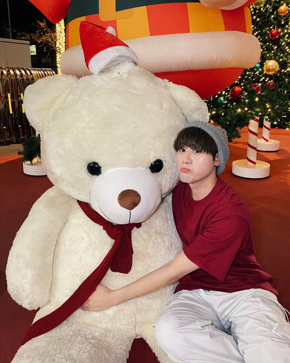 Love me, love my Teddy Bear. 🧸 #ggoove #MerryChrismas