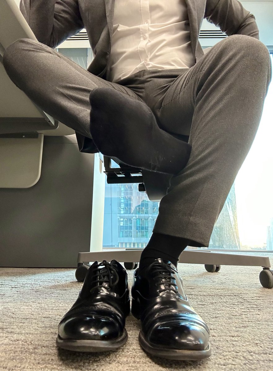 MasterSoxist's tweet photo. No monday syndrome under this smelly socks! https://t.co/flqVza0nlj