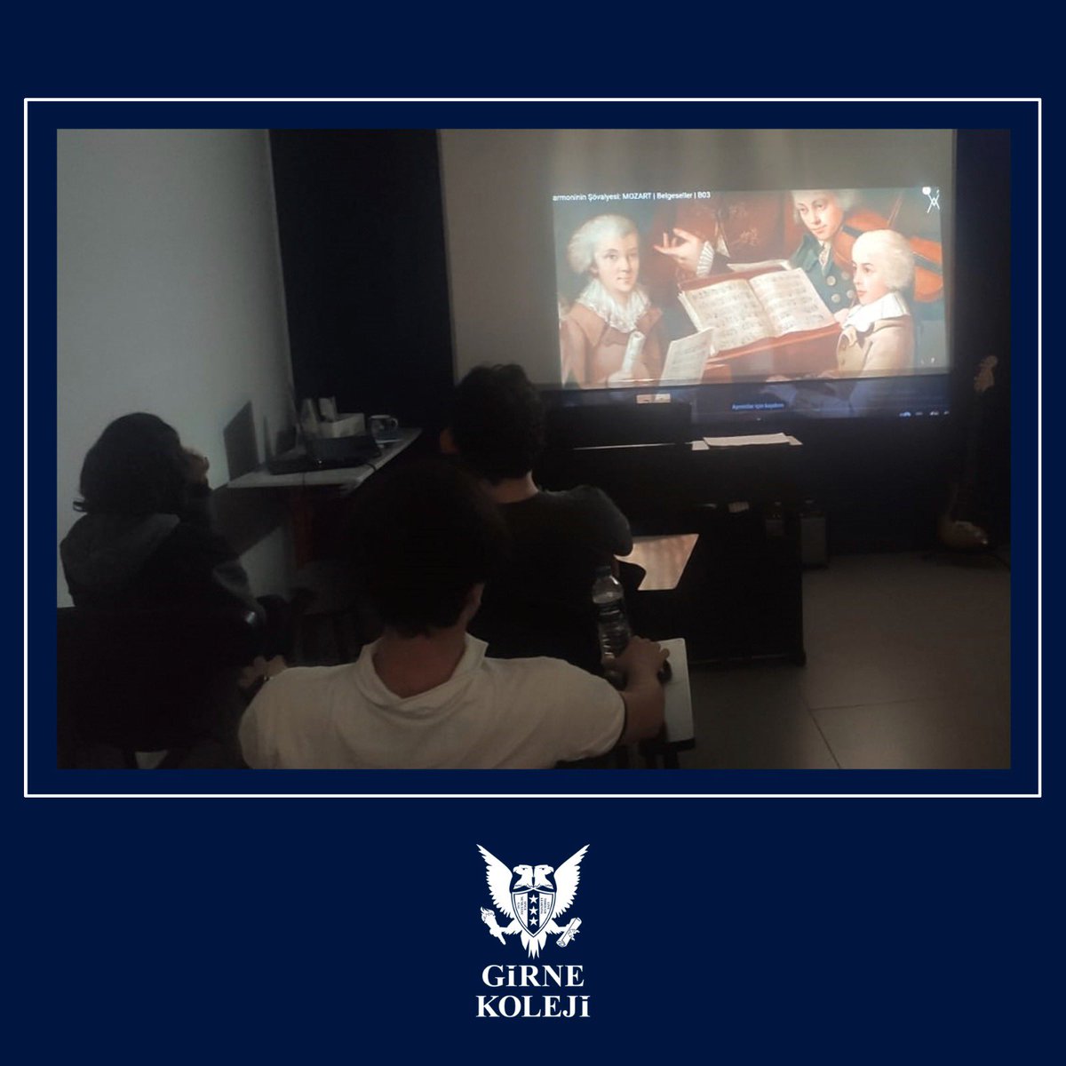 GirneEdremit's tweet photo. Müzik dersimizde ayın enlerinden olan Mozart’ın hayatını yakından tanımak için öğrencilerimizle belgesel izledik. https://t.co/7f5VgeQ3Fc