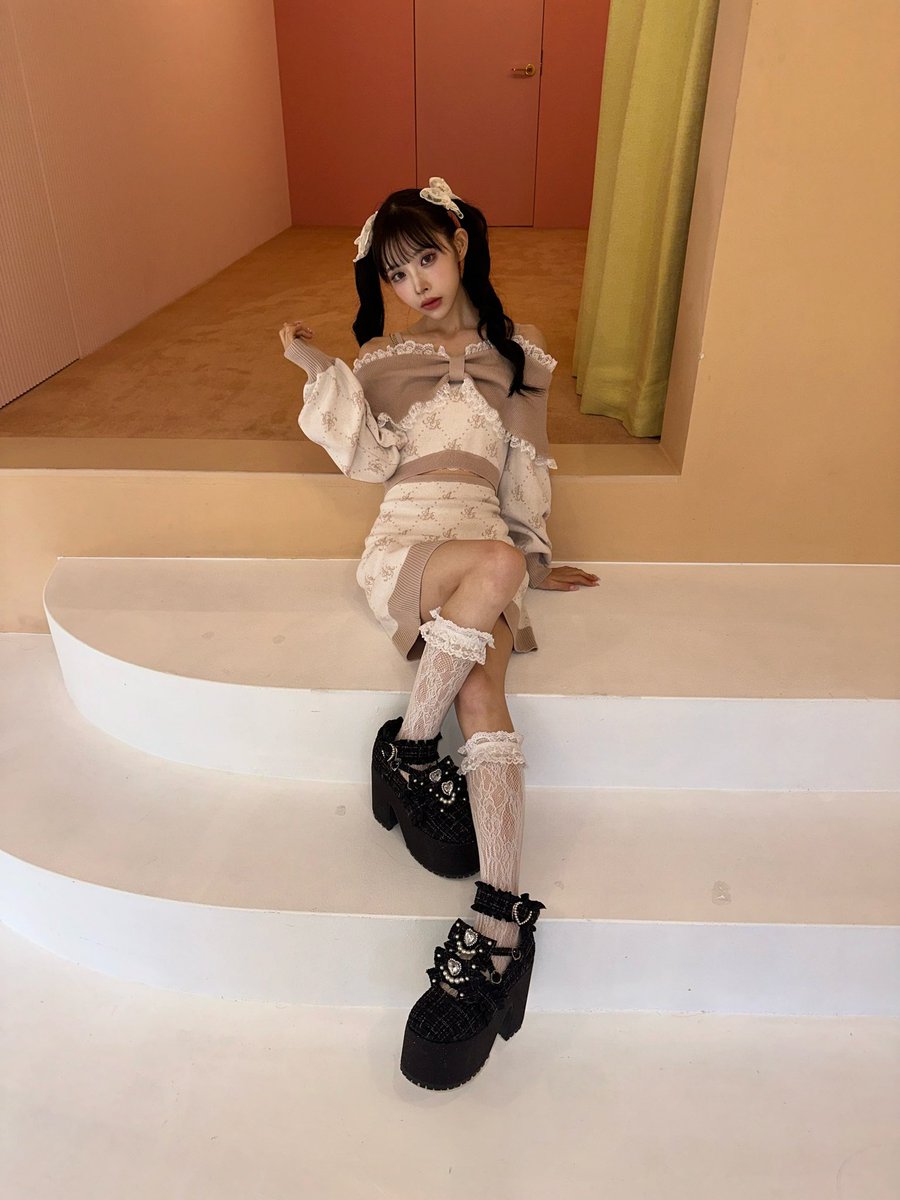 【press】

♡Ank Rouge 2024 SS collection vol.1♡
【ruffle♡ribbon】

オフショットを公開🎀

model▶︎ 緩苺ちゃん
＠1004yrm_ 

1月5日 12時〜
公式通販サイトAilandにて公開✨

#緩苺 ちゃん
#ankrouge https://t.co/fZvlCUc3Xr