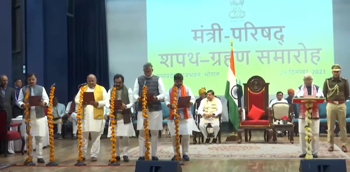 KailashOnline's tweet photo. मैं शपथ लेता हूं...
अनवरत विकास की, 
अटूट विश्वास की, 
निरंतर सेवा की...!!!

आज राजभवन, भोपाल में महामहिम @GovernorMP श्री मंगुभाई पटेल जी एवं मुख्यमंत्री डॉ.@DrMohanYadav51 जी की विशेष उपस्थिति में मध्यप्रदेश सरकार में कैबिनेट मंत्री के रूप में पद एवं गोपनीयता की शपथ ली। 

इस अहम जिम्मेदारी के लिए विश्व के सर्वाधिक लोकप्रिय नेता, प्रधानमंत्री मा.श्री @narendramodi जी, @BJP4India के राष्ट्रीय अध्यक्ष मा.श्री @JPNadda जी एवं केंद्रीय गृह एवं सहकारिता मंत्री मा.श्री @AmitShah जी का हृदयतल से आभार...

प्रधानमंत्री जी के 'सबका साथ, सबका विकास, सबका विश्वास' की संकल्पना के अनुरूप हम आत्मनिर्भर मध्यप्रदेश के निर्माण के संकल्प की सिद्धि के लिए प्रतिबद्ध हैं। 

मैं समस्त जनता जर्नादन को विश्वास दिलाता हूं कि जनकल्याण एवं विकास के कार्यों में भारतीय जनता पार्टी की सरकार कोई कोर कसर नहीं छोड़ेगी।