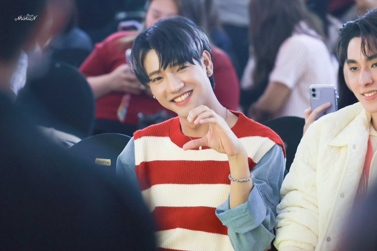NHAKUNSTUDIO's tweet photo. (25.12.2023) #realmeXmaswithPondPhuwin 

🎄✨❤️

#Nhakun #ณคุณ #ศพกระซิบ https://t.co/Aak9EF9kCE