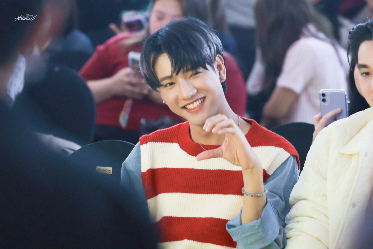NHAKUNSTUDIO's tweet photo. (25.12.2023) #realmeXmaswithPondPhuwin 

🎄✨❤️

#Nhakun #ณคุณ #ศพกระซิบ https://t.co/Aak9EF9kCE