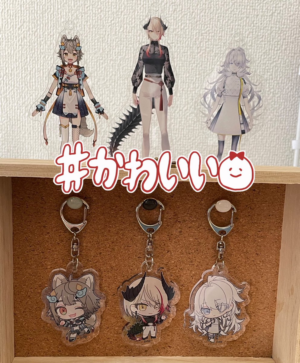 shark_knight_a's tweet photo. デフォ絵グッズ、在庫限りで販売終了らしいのでオススメのアクキー宣伝しとくw
普段用のバッグにも付けやすいサイズ感!
もちろん飾っても可愛いよ
#Dev_e
#黒燿リラ
#雨庭やえ
#月白累 https://t.co/gnXD8UMgDi