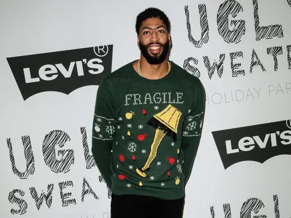 Merry Christmas!!! Hope everyone has the best day. Also, Lakers beat the Celtics if Santa is real. 🎄💜💛❤️ #LakeShow