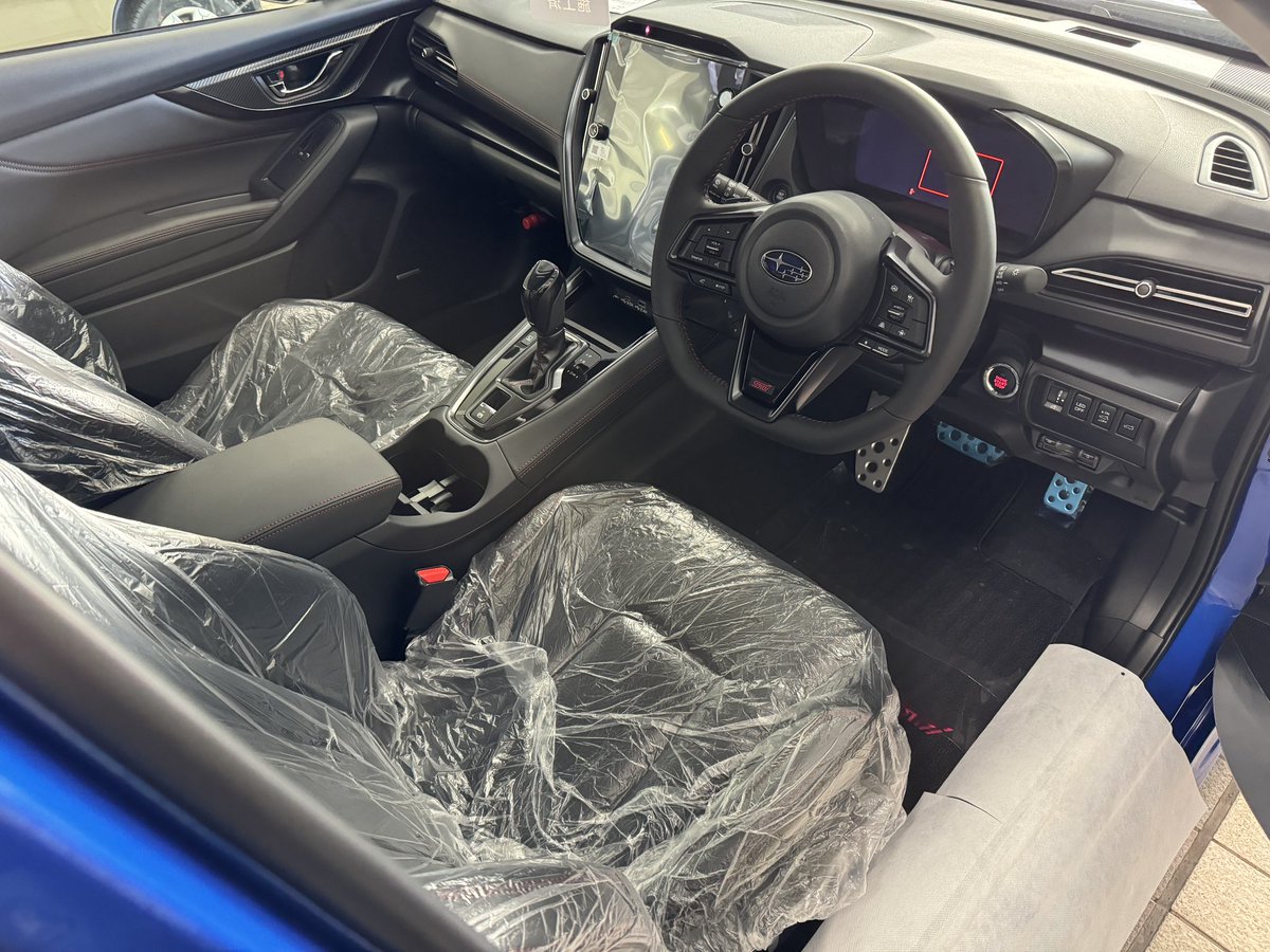 Aoi_LEVORG's tweet image. 本日12月25日の大安に、SUBARUレヴォーグSTI Sport EX Black Interior Selectionが遂に納車されました！！
限定車をモデルにドアミラーをブラック化し、リヤには純正tSエンブレムを装着しました！
これから自分だけのオリジナルレヴォーグに育てながら、スバルライフを愉しんでいきたいと思います！✨