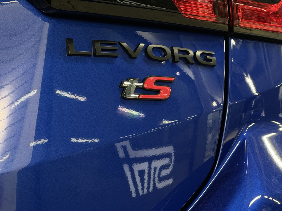 Aoi_LEVORG's tweet image. 本日12月25日の大安に、SUBARUレヴォーグSTI Sport EX Black Interior Selectionが遂に納車されました！！
限定車をモデルにドアミラーをブラック化し、リヤには純正tSエンブレムを装着しました！
これから自分だけのオリジナルレヴォーグに育てながら、スバルライフを愉しんでいきたいと思います！✨