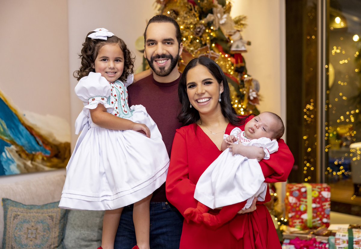 nayibbukele's tweet photo. ¡Feliz Navidad! https://t.co/dvNG5ZjHFV